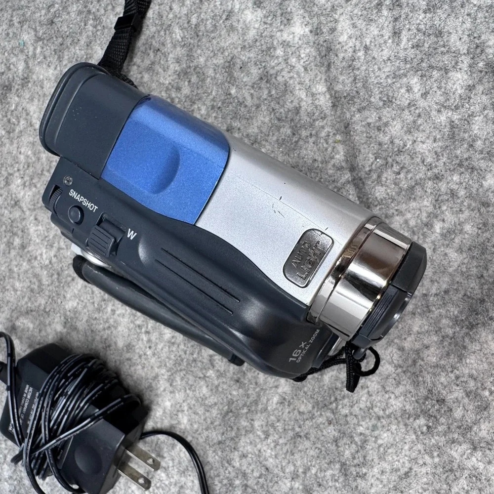 JVC Digital Video Camera GR-D72U MiniDV Camcorder Charger *Parts Only